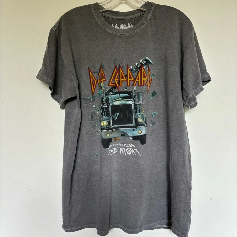Def Leppard On Through The Night T Shirt - Picture 2 of 3